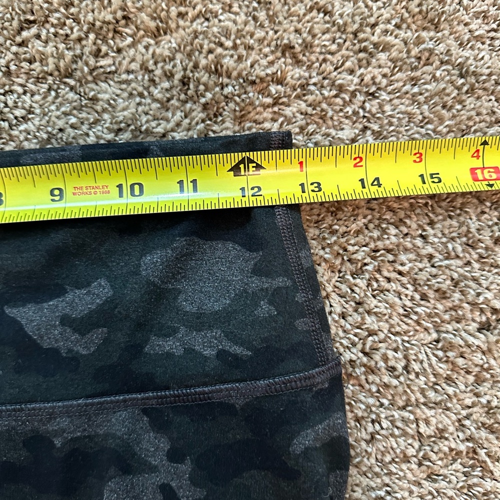 Power Hold made by Fabletics, black/gray camouflage print, no tags, measures S/M - Picture 2 of 6